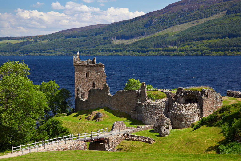 Ruine von Urquhart Castle bei Loch Ness