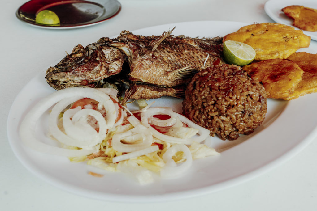 Essen Kolumbien Fisch mit Arroz con Coco