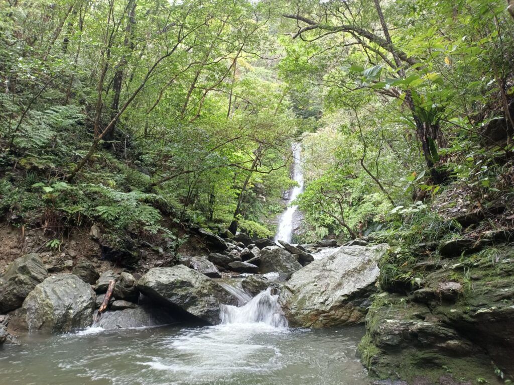 Schöner Wasserfall