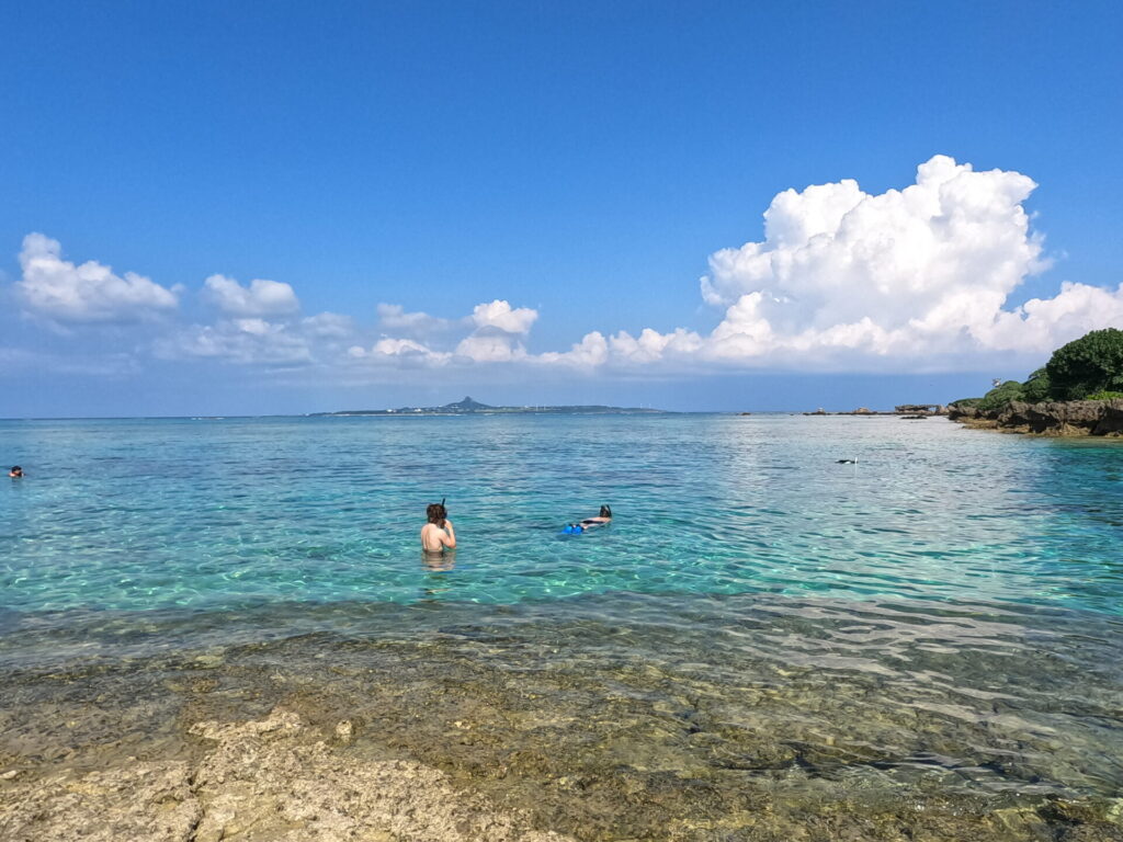 menschenleere Bucht Okinawa